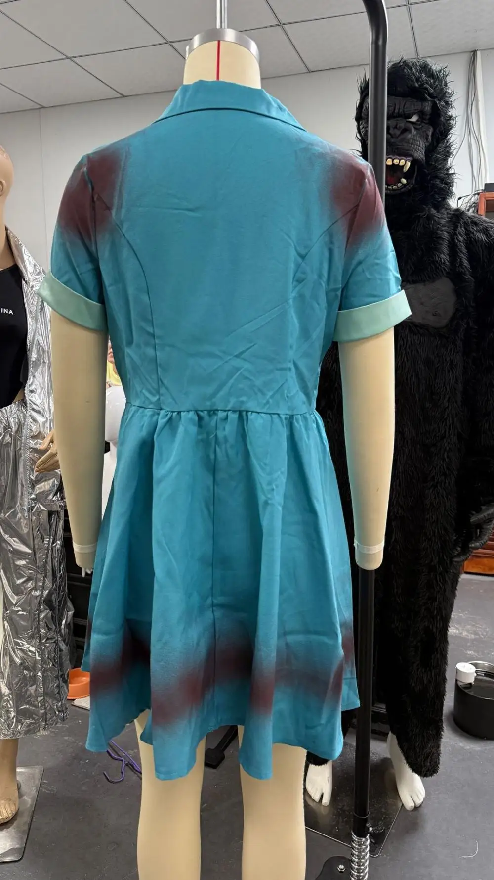 Déguisement Infirmière Ensanglantée – Robe, Coiffe et Tablier – photo 8