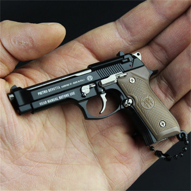 Mini Pistol ปลอมปืนชุดคอสเพลย์ผู้หญิง Props 1:3 Beretta 92F พวงกุญแจจี้หัตถกรรมสำหรับ Boys วันเกิดสำหรับเด็กของขวัญเกม Props