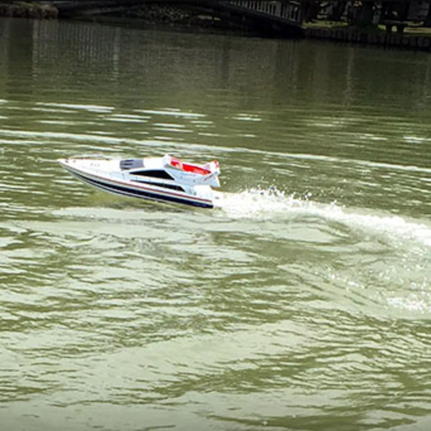 

Heng Long RC Racing Boat 2.4G Высокоскоростная роскошная модель корабля с дистанционным управлением и водонепроницаемым дизайном для использования в бассейне и озере