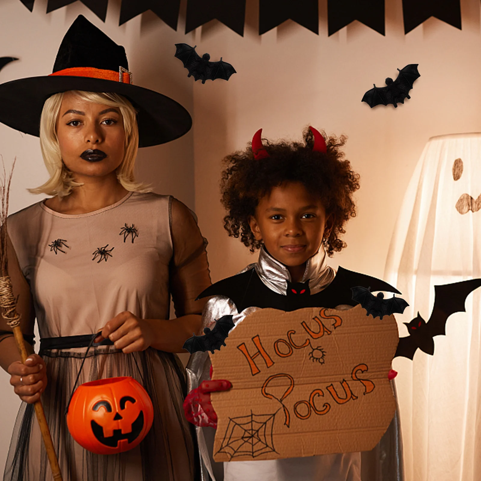 

12Pcs Halloween Bat Decor Set Realistic Hanging Bat Pendants Spooky Simulation Party Props for Ceiling Doorway Garden Lawn