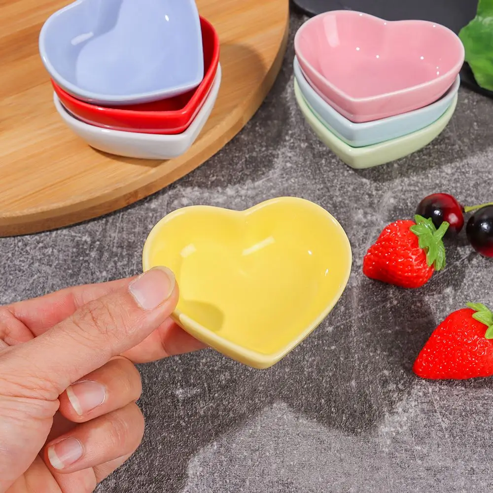 Cute Heart Shape Ceramic Sauce Dish Mini Side Seasoning Dish Condiment Dishes Sushi Soy Dipping Bowl Snack Serving Dishes