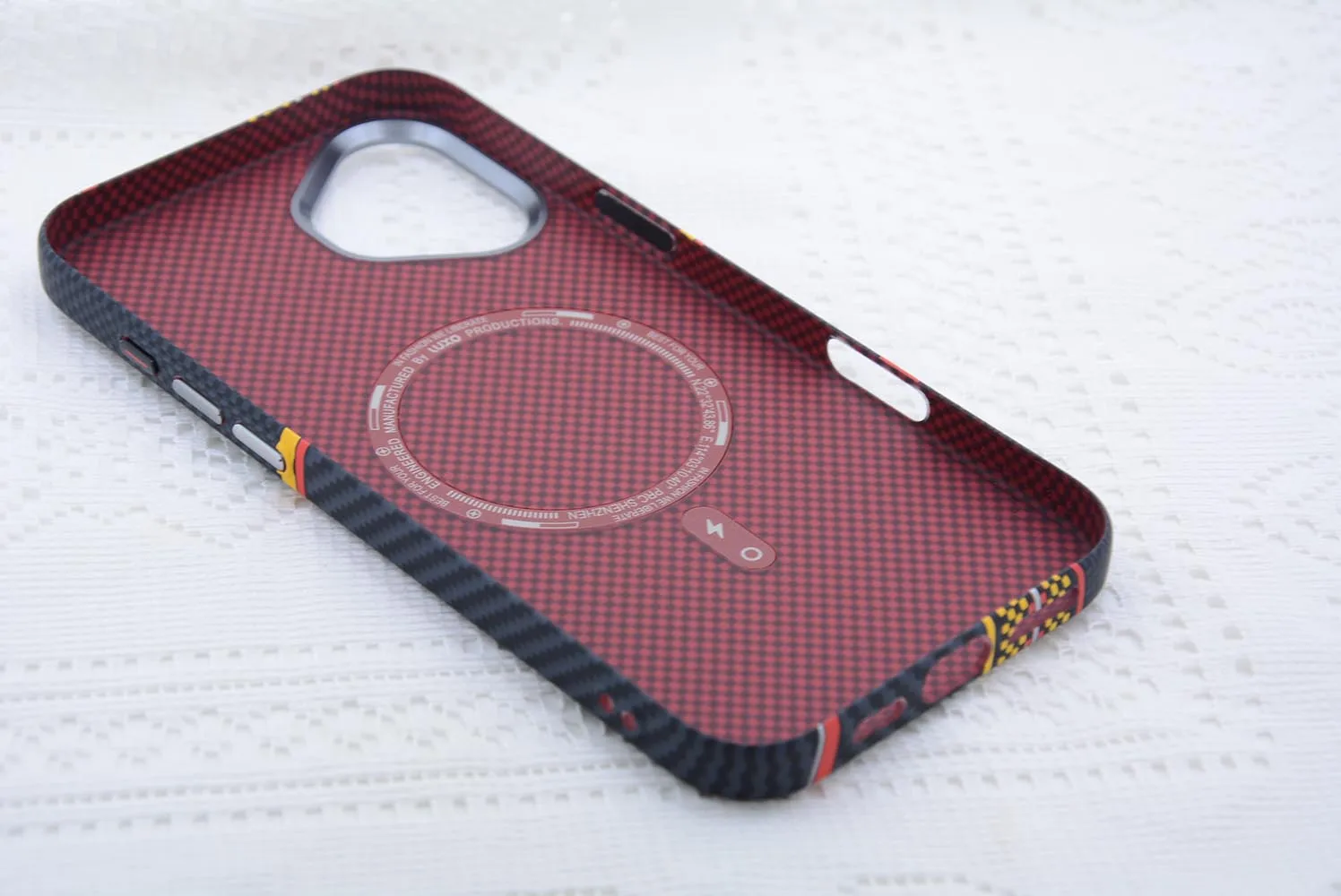 Stripes Contrast Color Carbon Relief Cover 17 Case for iPhone 16 15 Pro Max MagSafe Shell Camera Lens Protector Armor Funda Capa