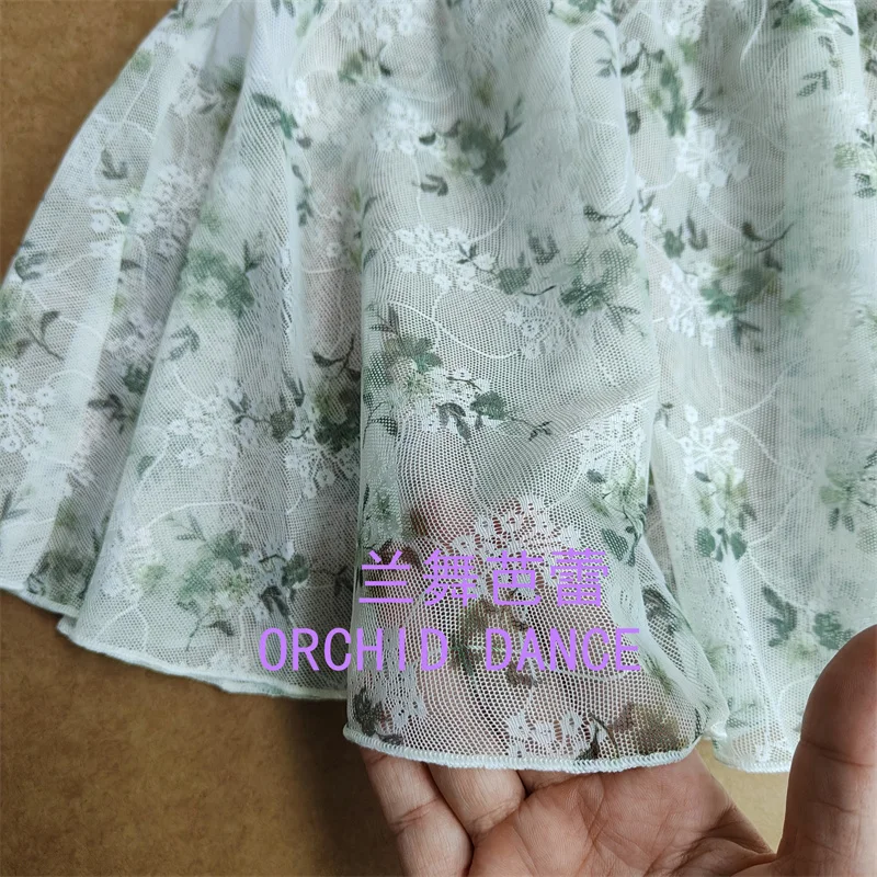 رخيصة أطفال بنات الطفل ممارسة الرقص ارتداء دنة الأزهار المطبوعة شبكة الباليه التنانير مع ثياب متطابقة