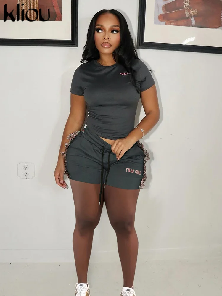 Kliou setelan 2 potong untuk wanita, kaus kasual lengan pendek leher O + celana pendek rumbai perban, pakaian olahraga