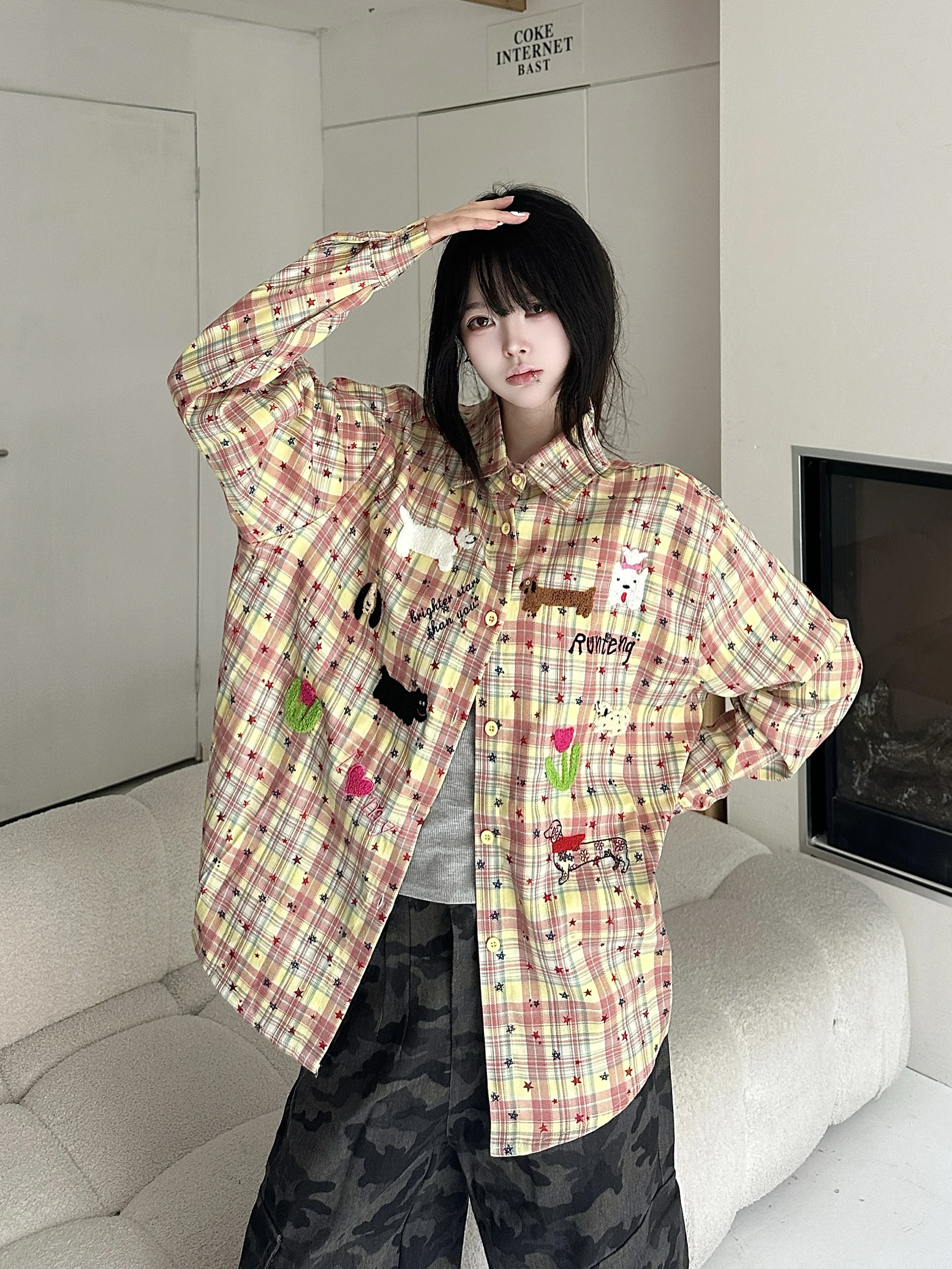 

Свободная повседневная футболка в клетку с американской мультяшной вышивкой в стиле ретро, осенняя новинка, дышащая тонкая длинная све