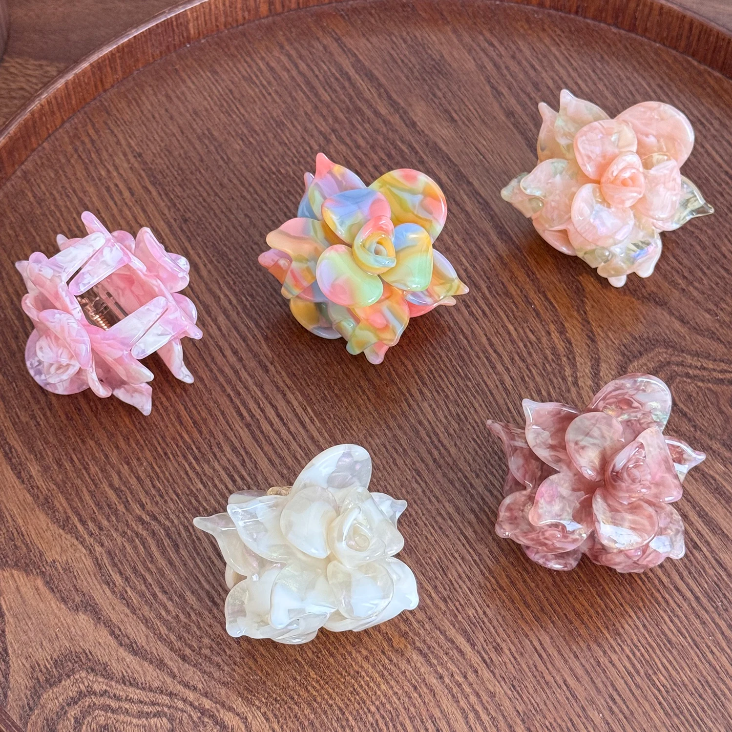 

Dowell High-end Three-dimensional Flower Acetate Grappling Clips, Elegant And Versatile Hair Clips