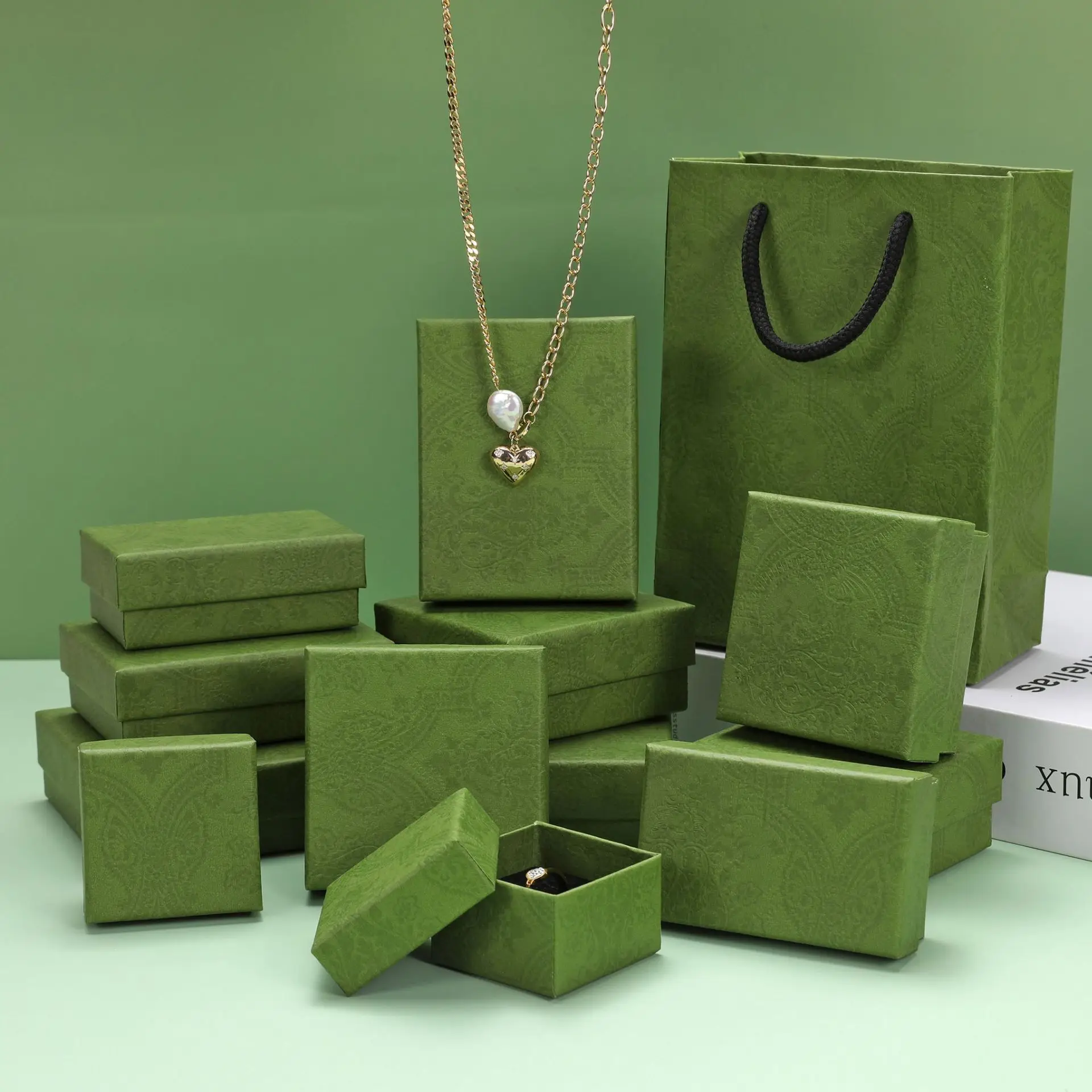 Juego de joyas esmaltadas en verde, caja de regalo con lazo, anillo romántico, collar, pulseras, pendientes, cajas de embalaje de regalo para festival personalizable