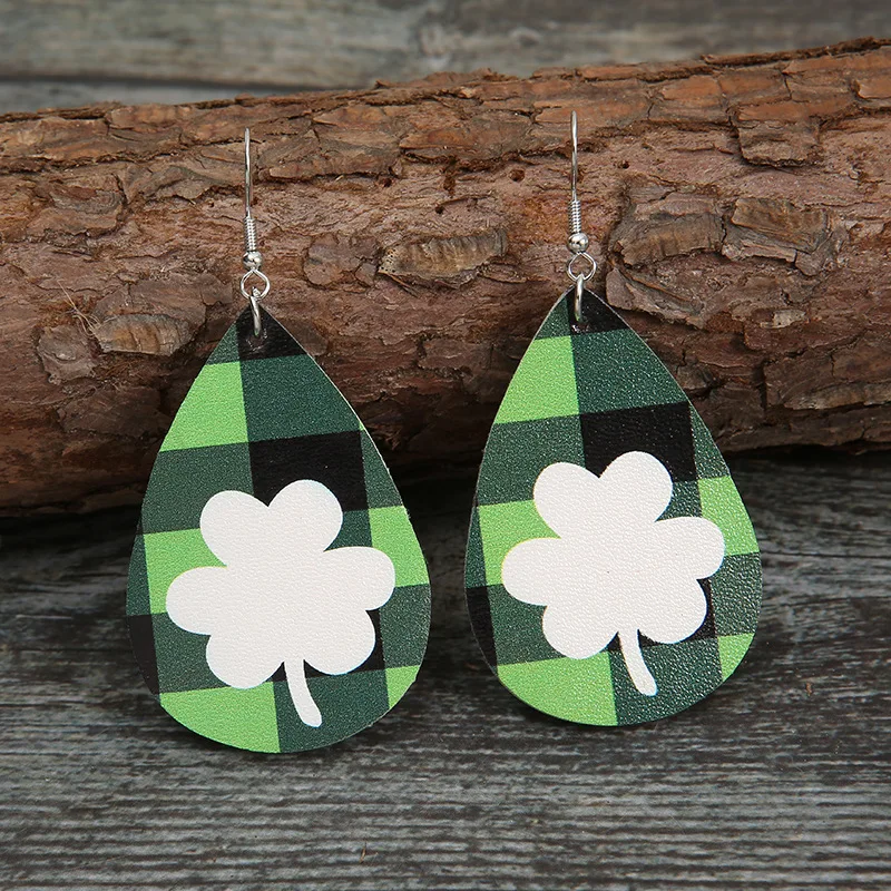 2021 New Irish Green Festival St. Park's Day White Lucky Grass Drop Leather Earrings Plaid Pu Jewelry Wholesale