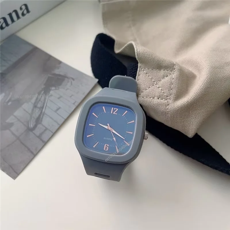 Men Women Wrist Watch Square Sport Watches Fashion Electronic Digital Casual Wristwatch Student Silicone Strap Watch for Girls