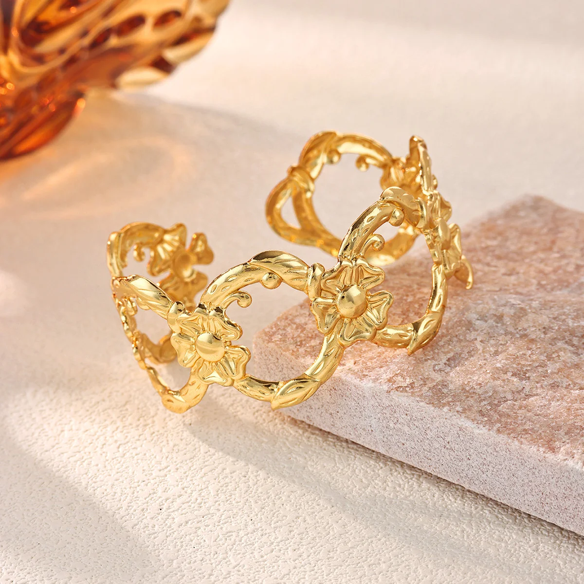 Vintage Texture Flower Bangle Bracelet For Women Stainless Steel Gold Color Exquisite Cuff Bracelet 2026 Fashion Couple Jewelry
