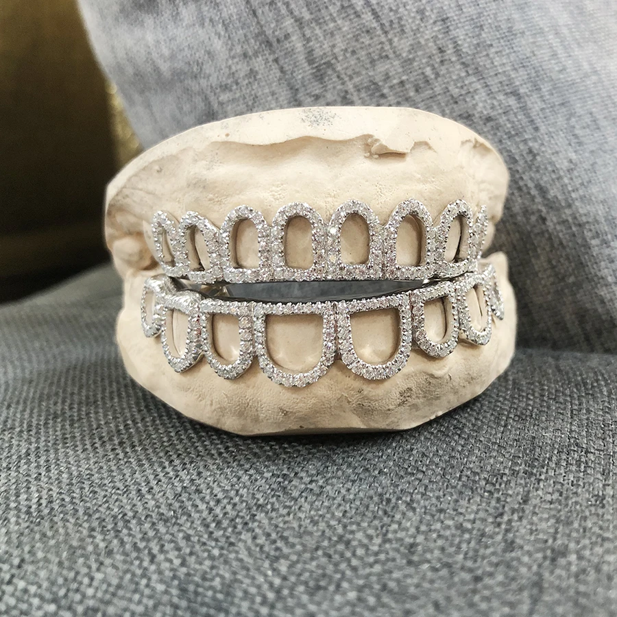 

Hip Hop Moissanite Teeth Grillz Top Bottom Grills Dental Mouth Punk Tooth Caps Cosplay Rapper Jewelry (send teeth model to us))