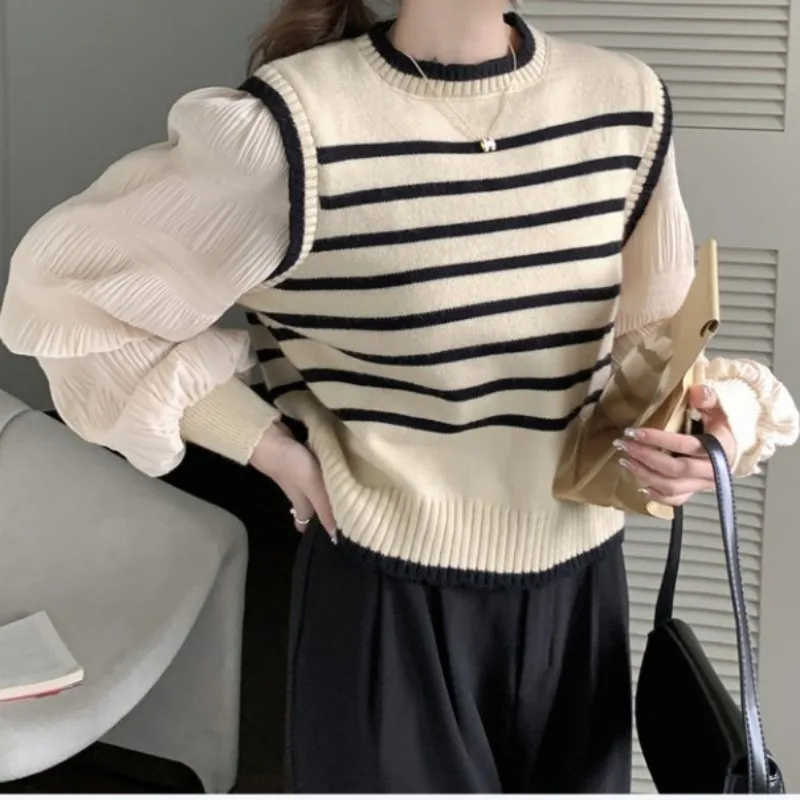 2024 Fake Two Striped Waistcoat Patchwork Knit Sweater Women's Early Spring Design Sense with A Base Shirt Puffy Sleeve Top L378