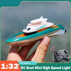 30 km/h RC Barca Radio Telecomandata Mini Nave Ad Alta Velocità con Luce A LED Palma Barca Acqua Giocattolo Piscina Modelli Regali Di Natale Per Bambini