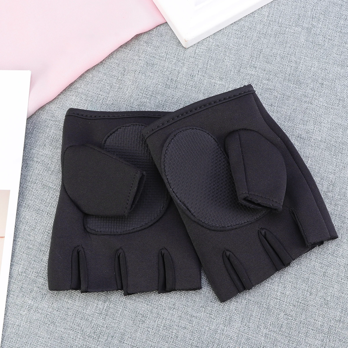 

One Pair Anti-Slip Half Finger Gloves Size L Black Professional Cycling Dumbbell Fitness Barbell Weightlifting Protective