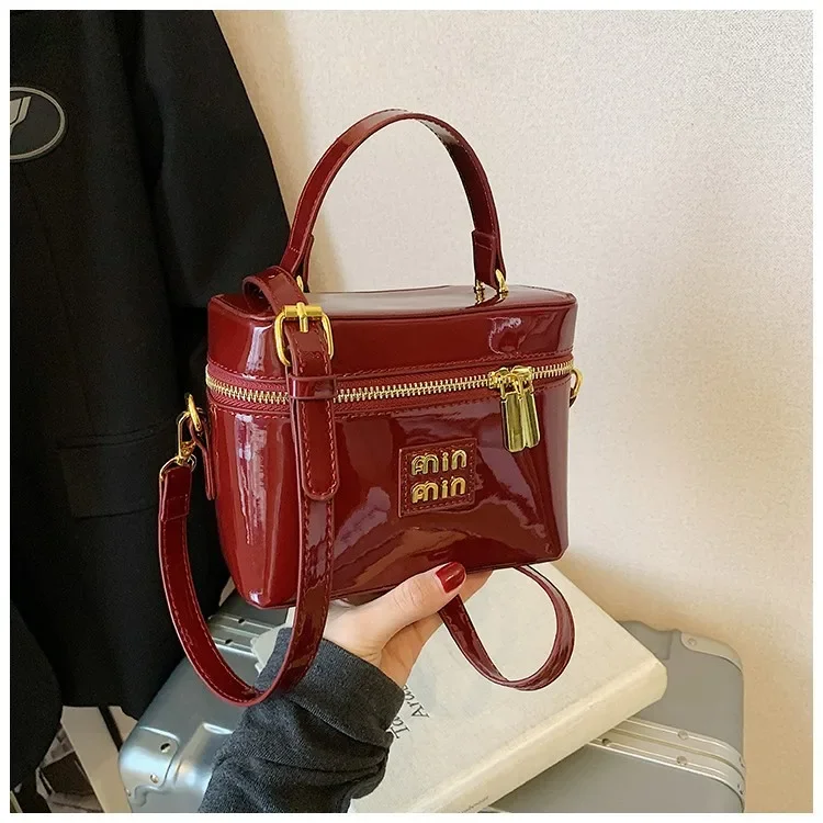 

‌Glossy Patent Leather Box Bag Alphabet Crossbody Shoulder Purse Indie Chic Minimalist Luxury Women's Structured Tote