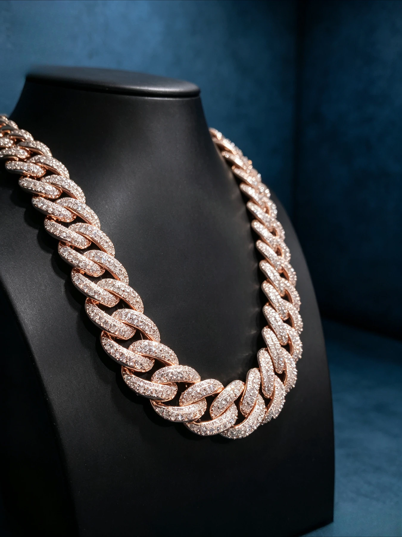 18mm Cuban neck chain, classic wide chain version creates a hip-hop atmosphere,personalized wear single items,send relatives