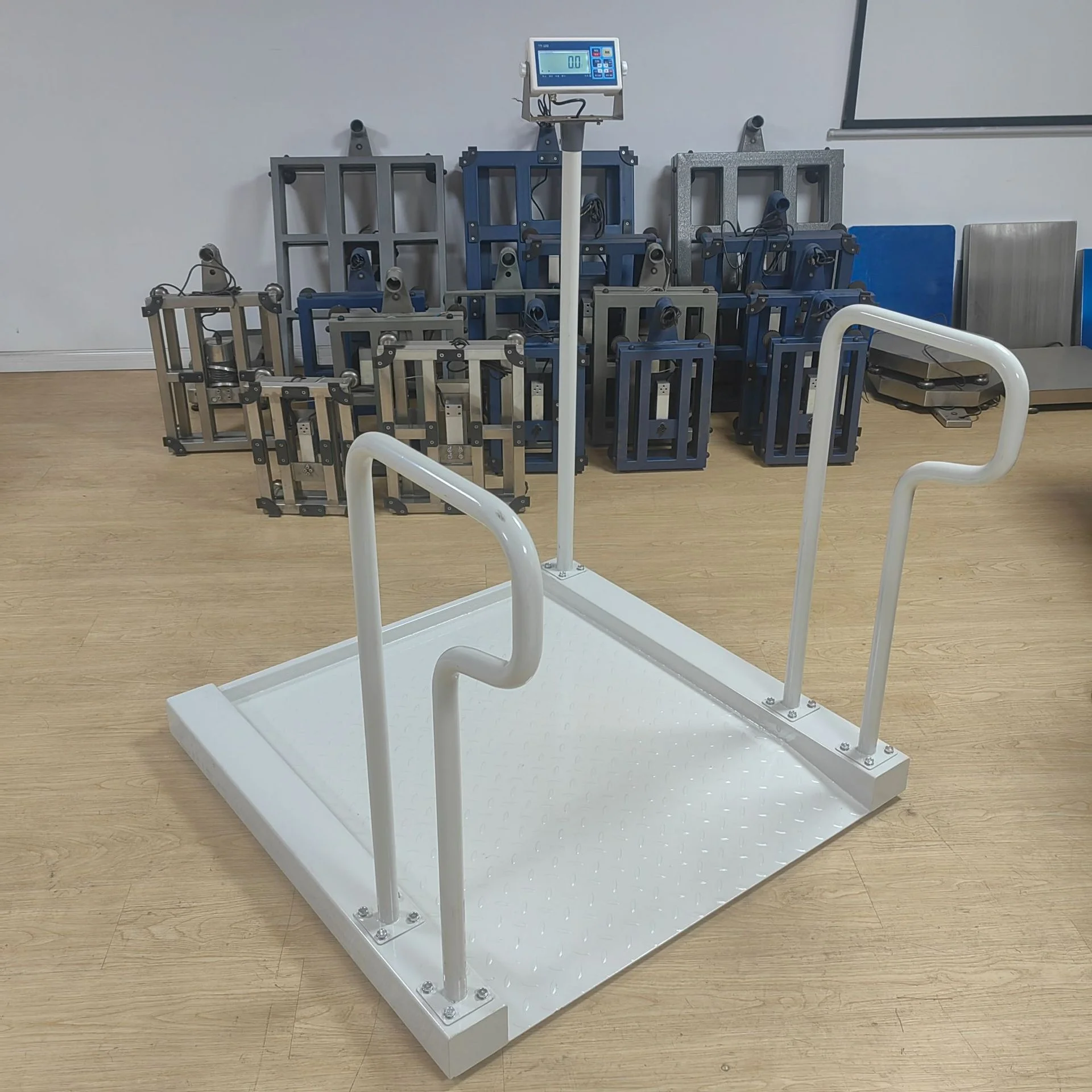 Factory direct sales of high-quality electronic wheelcair scales with a large capacity of 500 kg and double armrests can