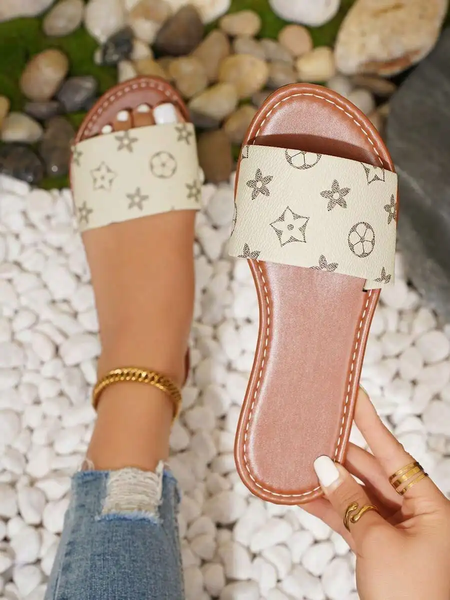 

Minimalist flip-flops for women, trendy spring summer vacation style, soft and comfy for daily casual outdoor beach wear