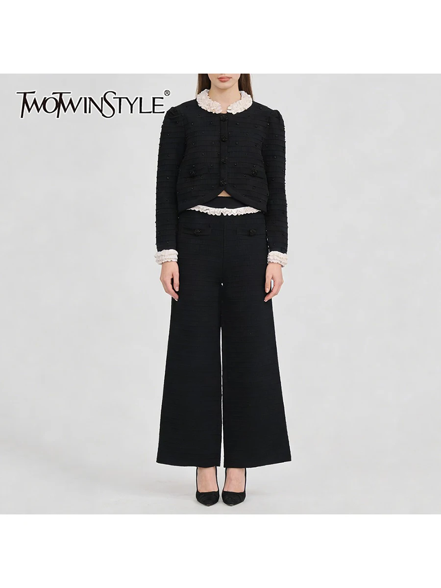 

Комплект из двух предметов TWOTWINSTYLE: топ с воланами и бусинами, круглый вырез, длинные рукава, пэчворк, и брюки с широкими штанинами для женщин. Новинка.