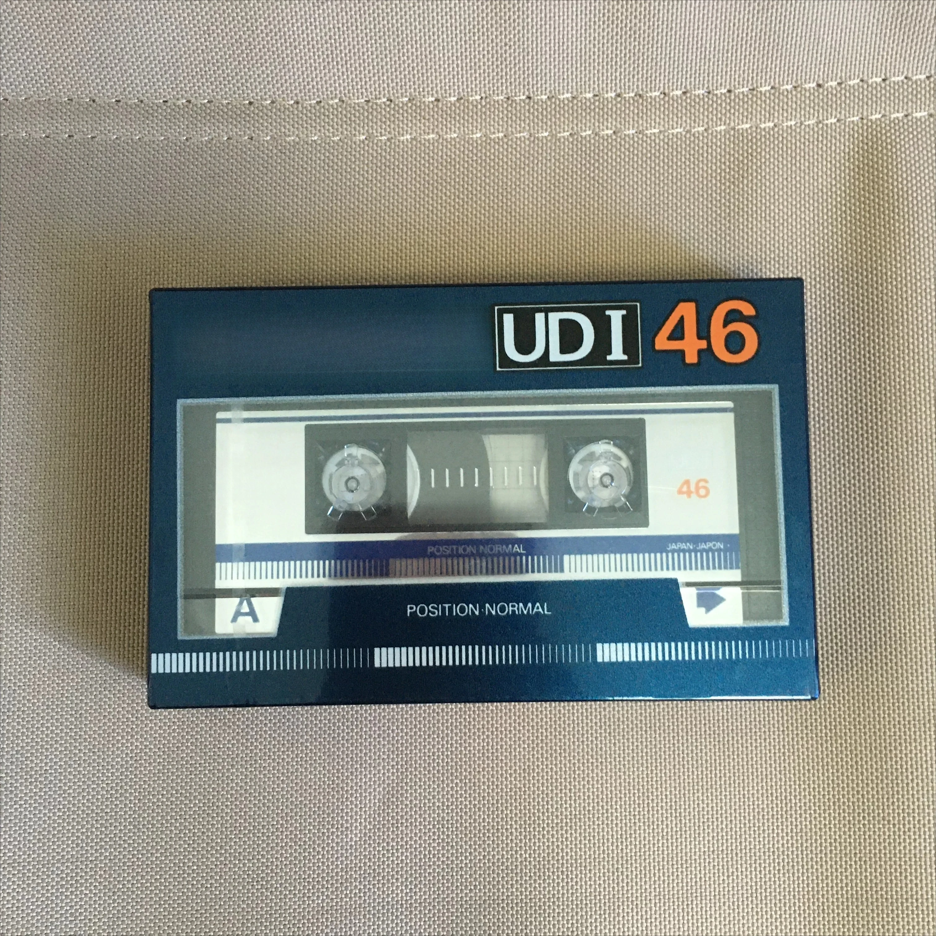 Para gravar e regravar fitas virgens Maxell UDI, de 90 minutos, estilo japonês.