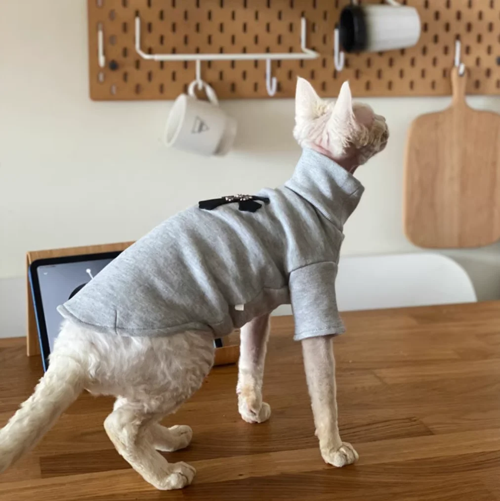 Pakaian Hewan Peliharaan Katun Lembut Dan Nyaman Dengan Desain Sulaman Silang Dalam Bahasa Jerman - Baju Pullover Kucing