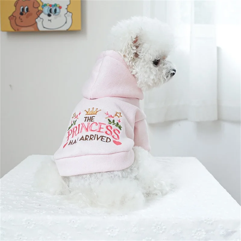 Sweat à capuche rose avec lettres brodées pour animal de compagnie, sweat-shirt doux pour chien et chat, adapté à la course à pied et à la marche à l'intérieur et à l'extérieur, automne et hiver