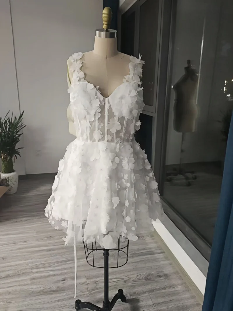 White Short Wedding Dress for Bride Floral Applique Bridal Dresses Sweetheart Short Homecoming Dresses Mini Prom Dress