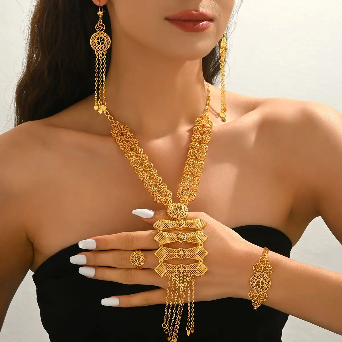 

New European Dubai Fashion 24K Gold Plated Necklace Earrings Rings Bracelets Exquisite Engagement Party Jewelry Set for Lovers