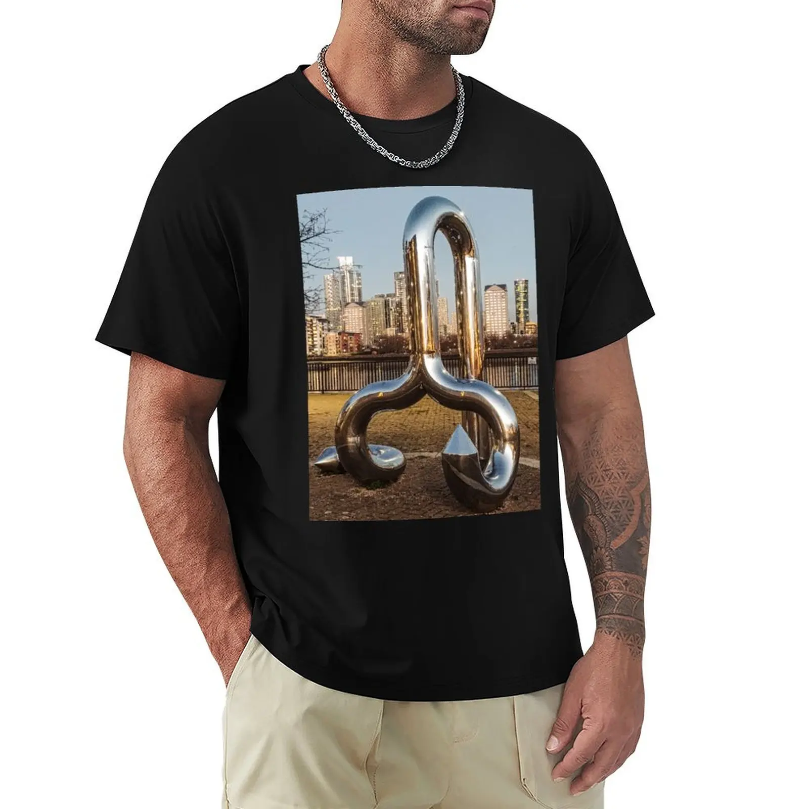 CURLICUE WILLIAM PYE sculpture surrey quays greenland dock Helsinki Square london photo sculpture art reflective shiny m T-Shirt