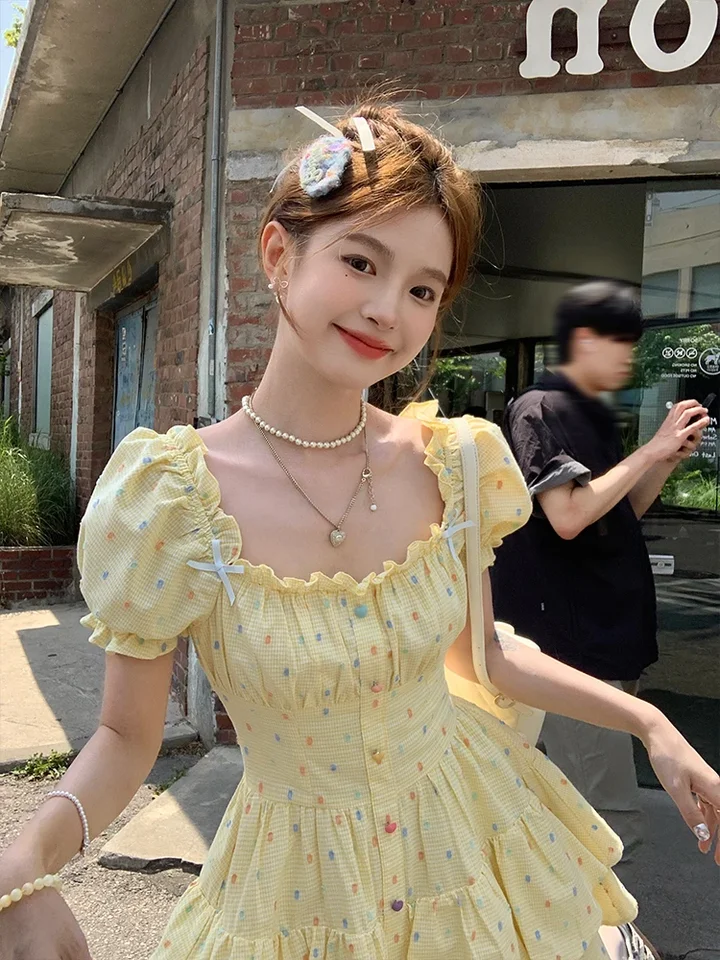 High Quality Hot Selling Yellow Square Neck Bubble Sleeve Polka