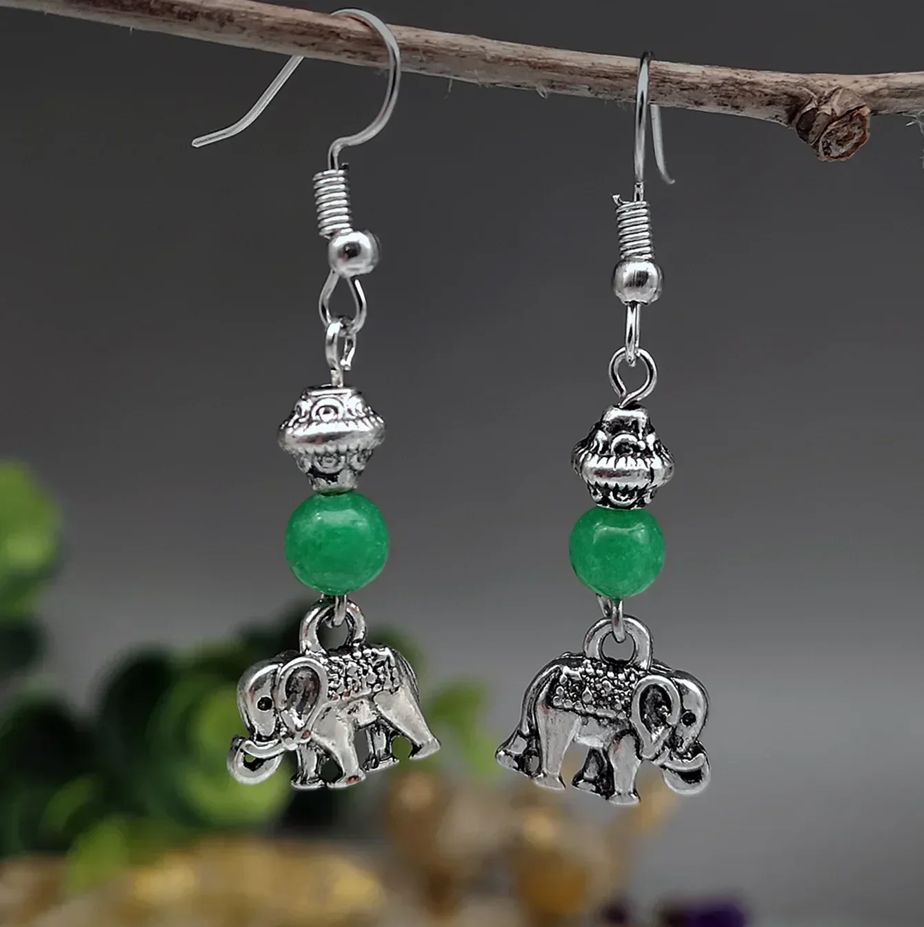 Vintage Bohemia Carving Wind Chimes Shape Dangle Retro Ethnic Long Drop Ear for Women Classic Green Stone Earring for Women