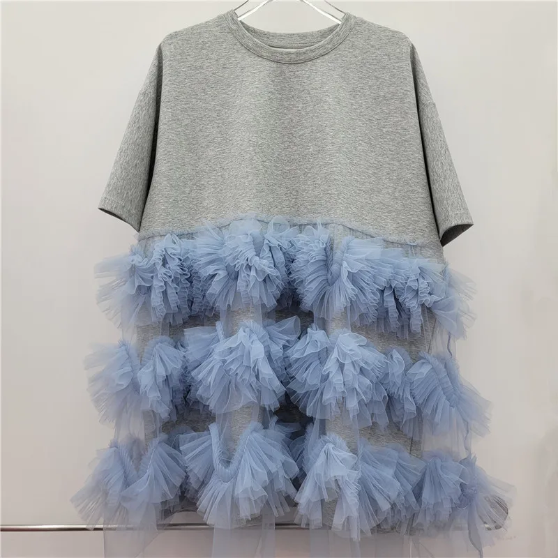 T-shirtjurk van mesh met zware details. 2024 grijze oversized K-stijl, chic en comfortabel.