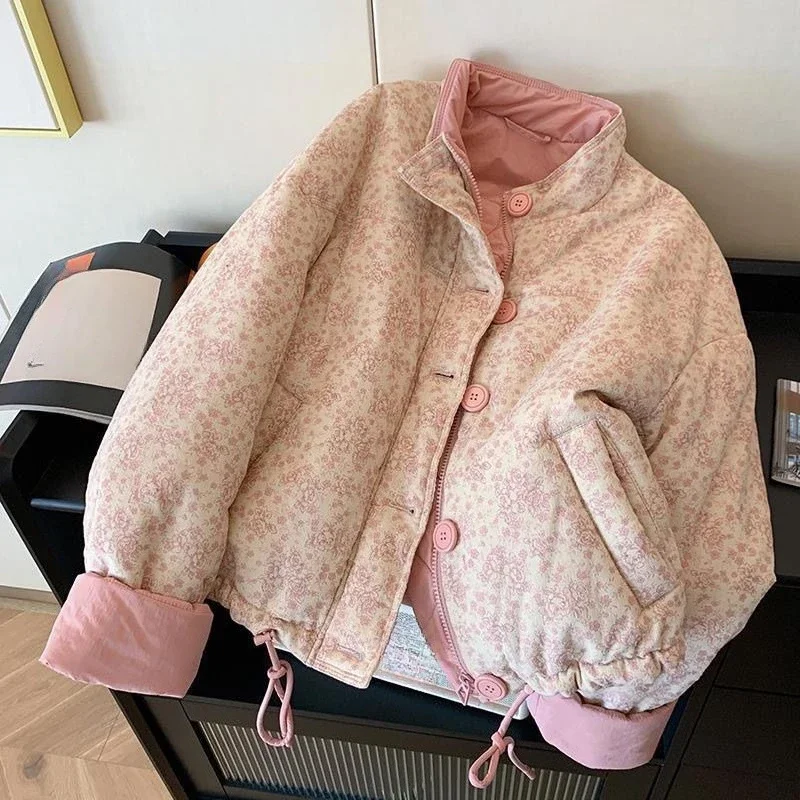 

Pink Floral Stand Up Collar Short Cotton Jacket for Women in Winter 2025 New Casual Warm and Thick Jacket
