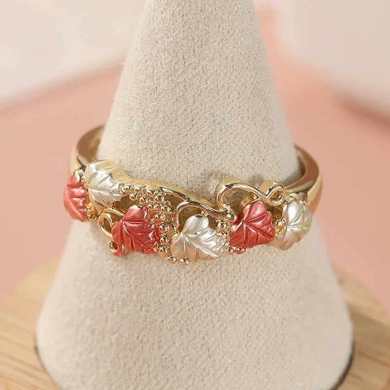 Europe and The United States Fashion Leaves Hollow Ring Women's Personalized Creative Holiday Jewelry Accessories Gifts
