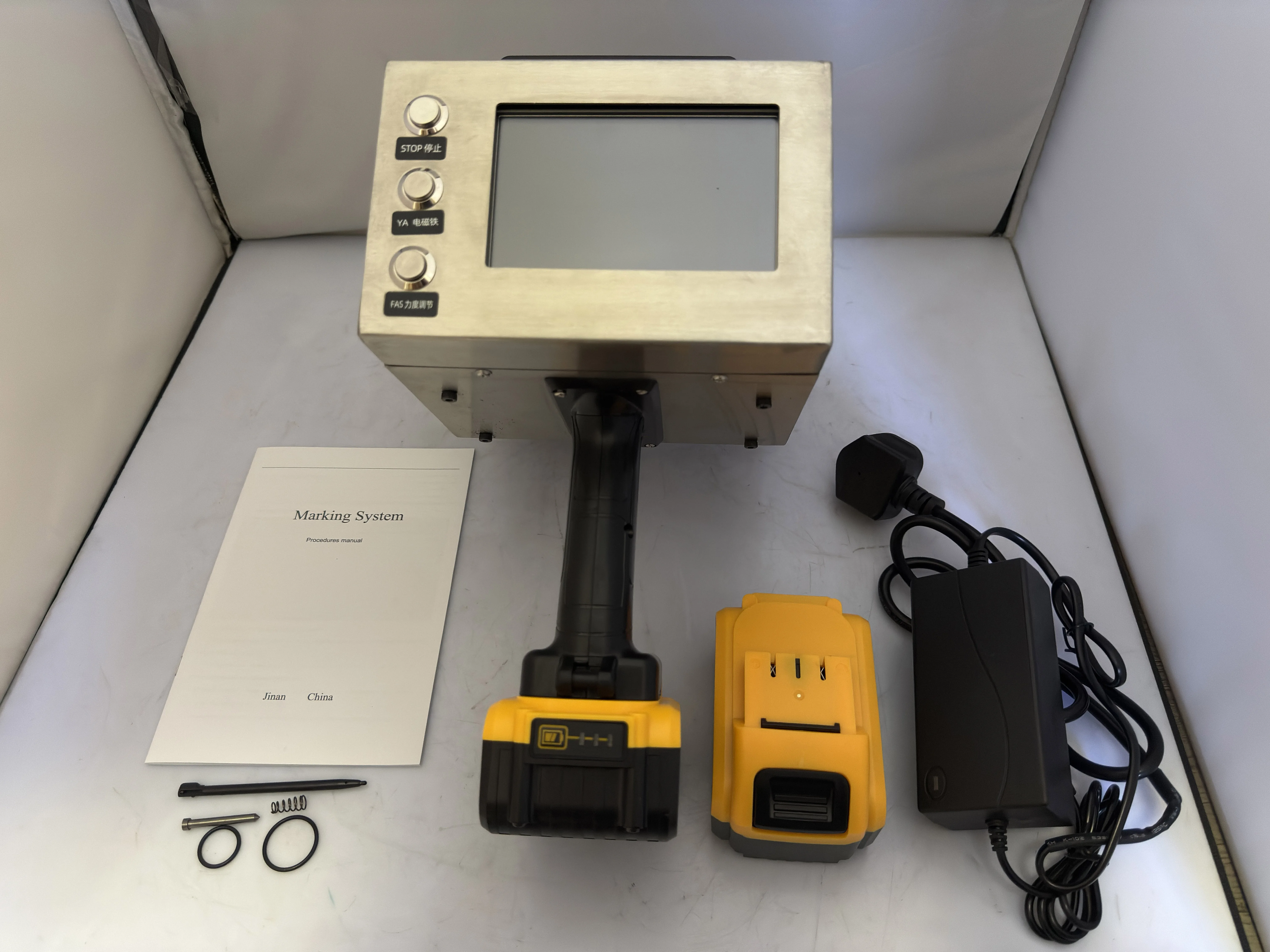 يده بطارية ليثيوم شاشة تعمل باللمس آلة وسم كهربائية نقطة Peen ماركر فين رقم. نطاق وضع العلامات 90 × 30 مم بالمغناطيس الكهربائي