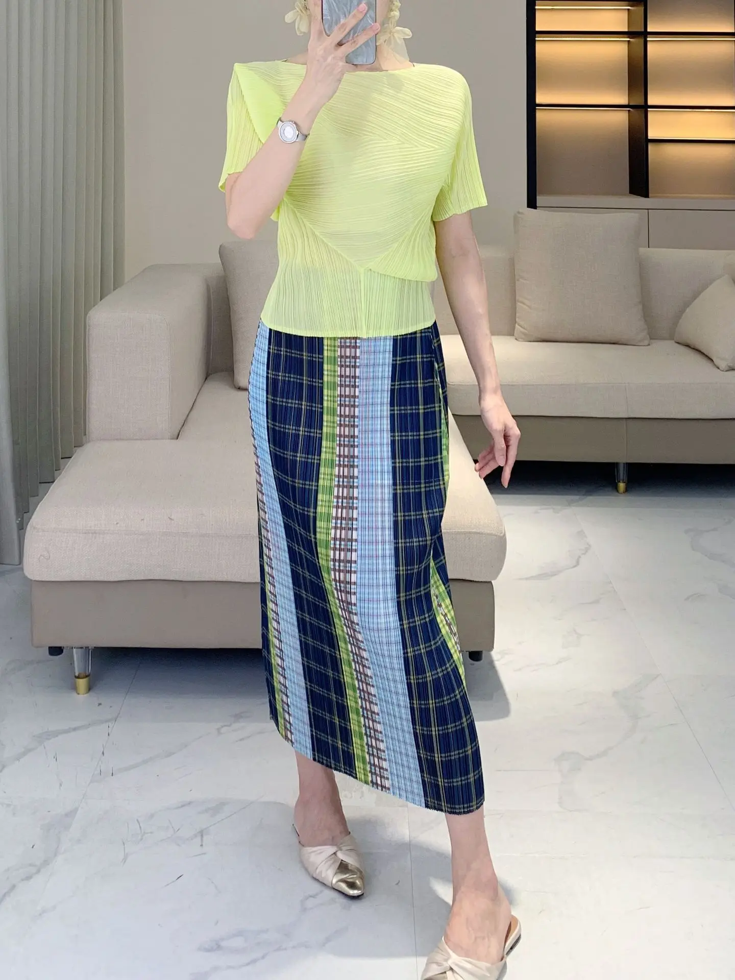 

Miyake Pleated New Spring/summer Irregular Short Sleeved Simple Versatile Temperament Commuting Solid Color Top Women's T-shirt
