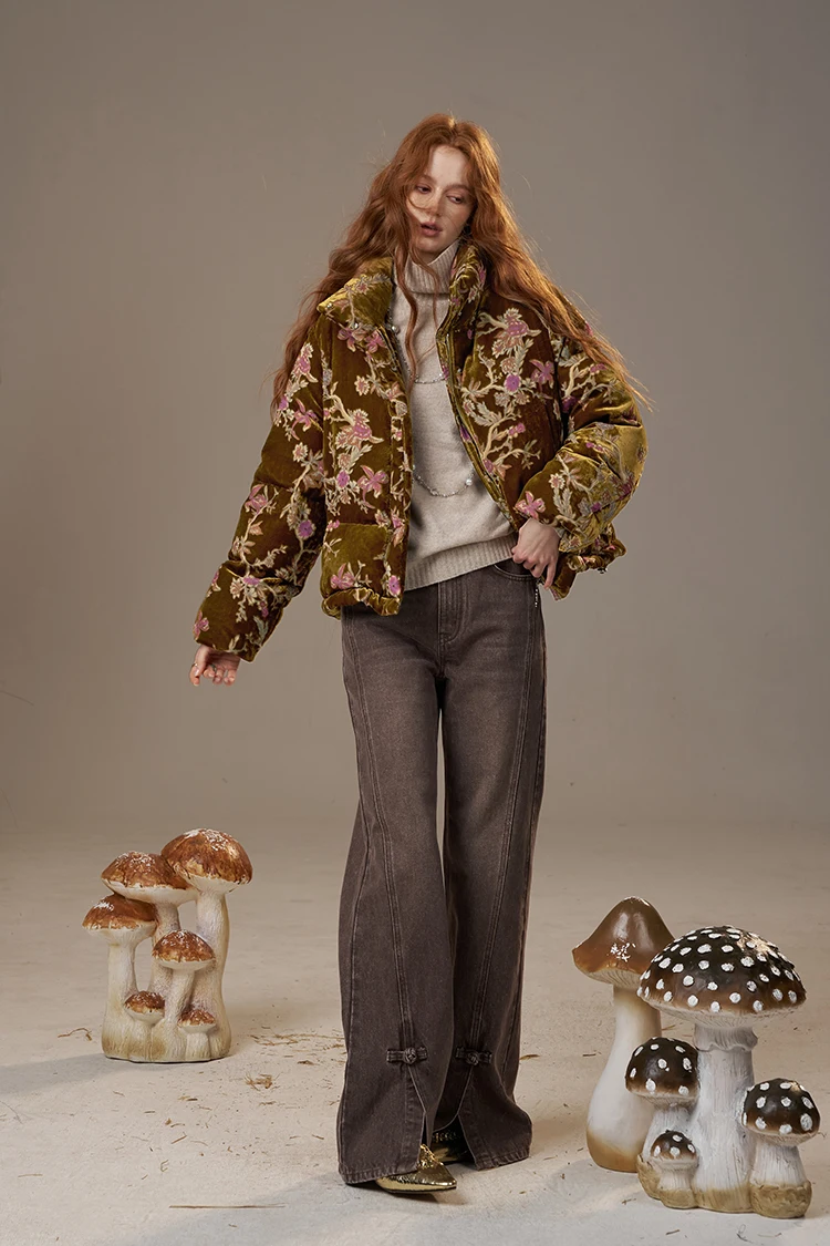 ELFSACK 2025 Women's Winter Down Jacket, Retro Floral Embroidery Stand Collar Puffer Coat, Romantic Thick Warm Padded Top