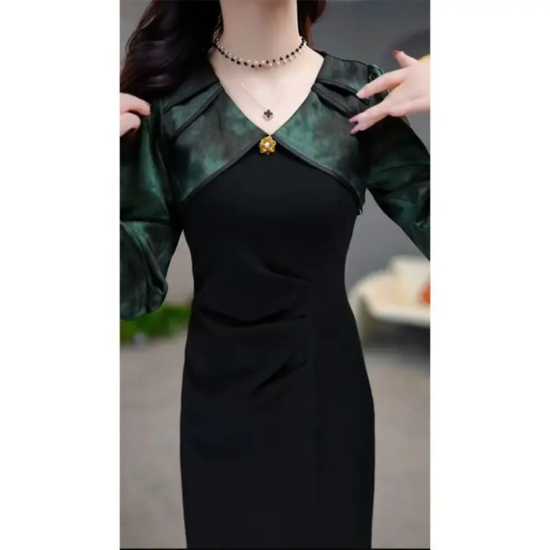 French Style Light Luxury Fashion Contrasting Black Dress Women 2024 Autumn New Temperament Waist Cinching Long Sleeved Dress