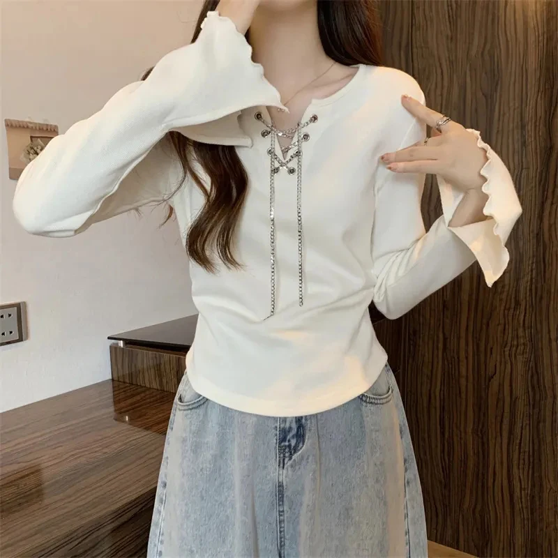 Fashion Chain Lace Up T Shirts Women Korean Chic V Neck Flared Sleeve Casual Top Y2K Female Harajuku Streetwear Slim Crop Tees