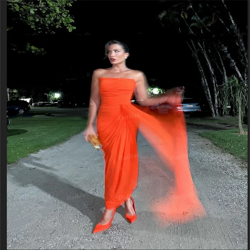 Knöchellange Ballkleider aus orangefarbenem Chiffon, maßgeschneiderte plissierte trägerlose Abendkleider, elegantes Meerjungfrau-Spezialformales Partykleid
