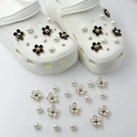 3D Cute Daisy Pearl Shoe Charms Set for Slide Sandals Garden Shoes DIY Clogs Decoration Shoe Buckle Pins Shoe Decoration Gifts