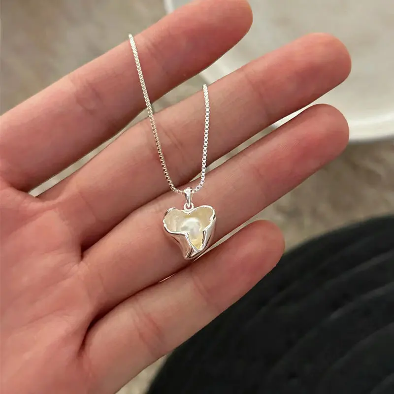 

Irregular Love Pearl Necklace Women's Light Luxury Fashion Temperament Versatile Ins Cold Style Personality Clavicle Chain