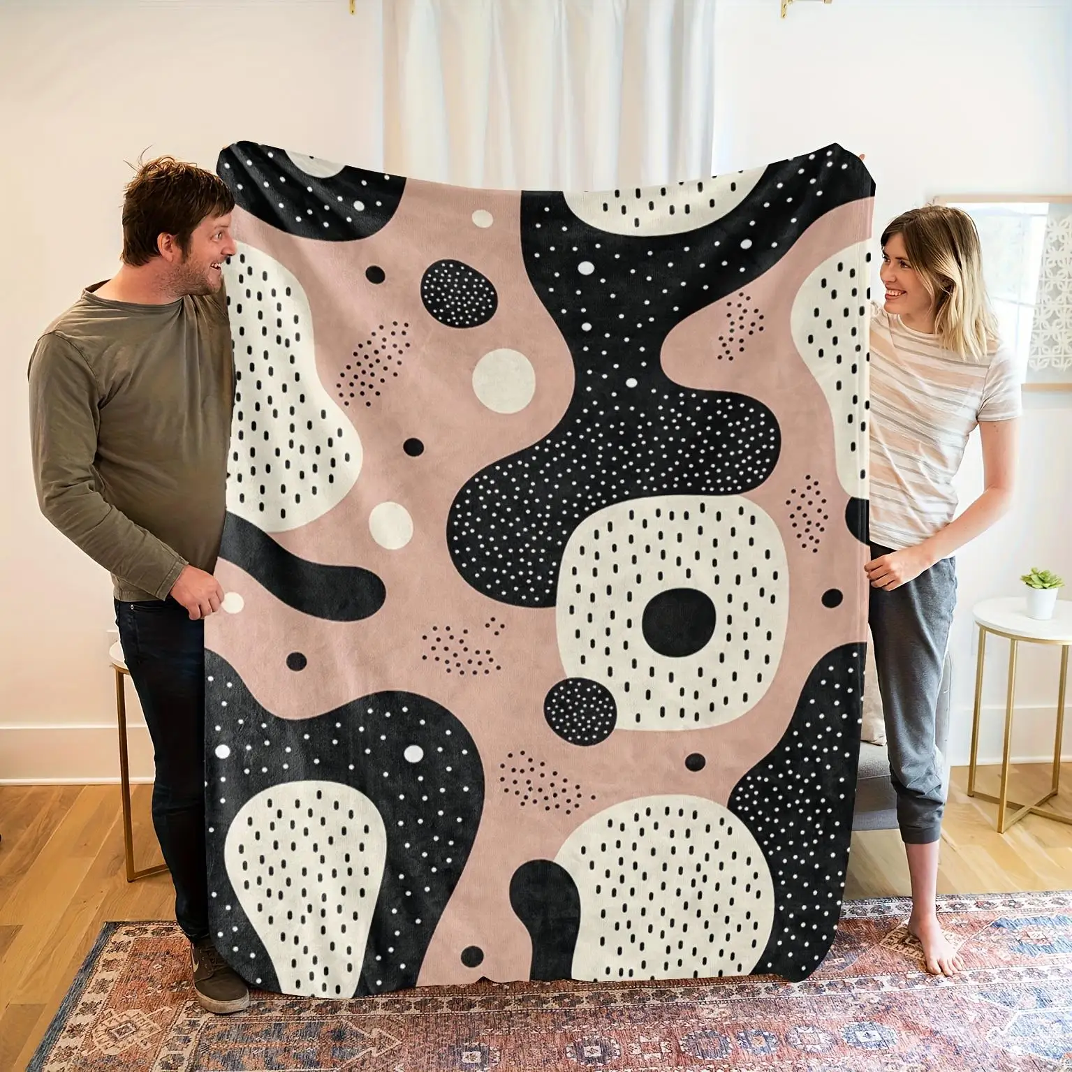

1pc Pink and black polka dot blanket, polyester fabric, machine washable, suitable for sofas, beds, and home décor.