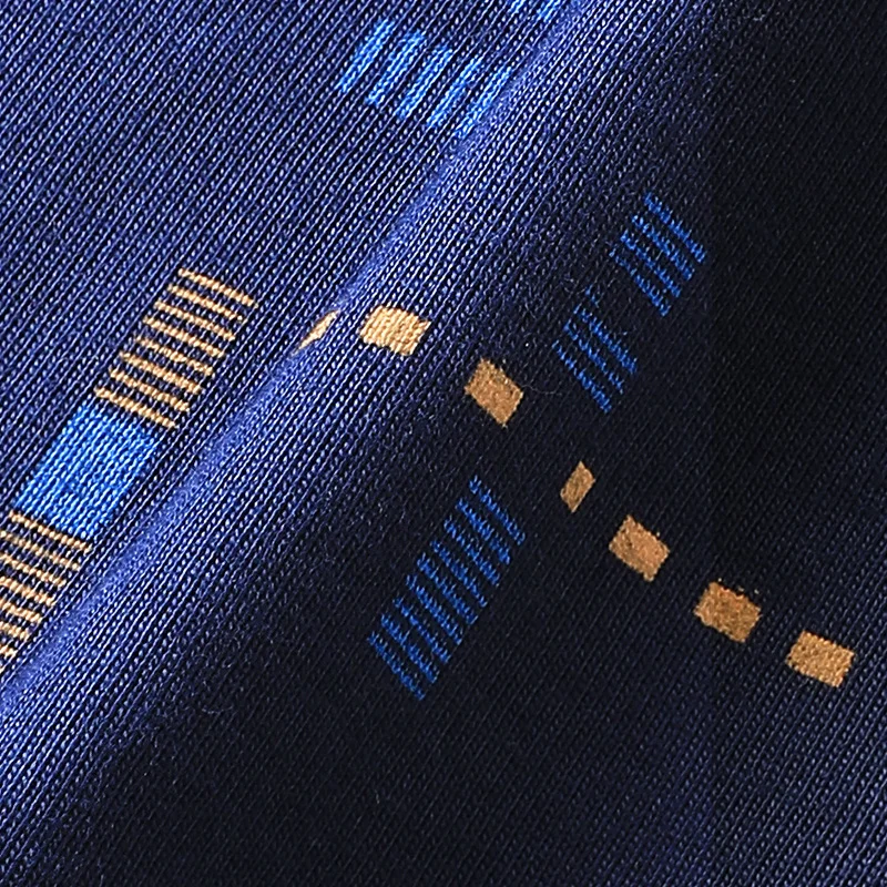 Les slips patchwork font faciles à créer une tenue tendance