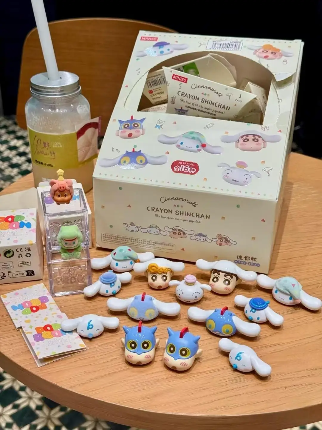 

Miniso Лидер продаж, большая собака, карандаш Шин Чан Co, фирменная мини-зернистая слепая коробка, милая зернистая кукла, декоративные украшения на день рождения