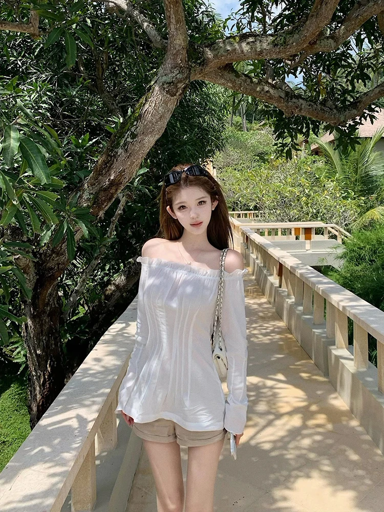 

Женская белая блузка с одним открытым плечом и длинным рукавом, приталенная, в корейском стиле, для повседневной носки, весенняя мода