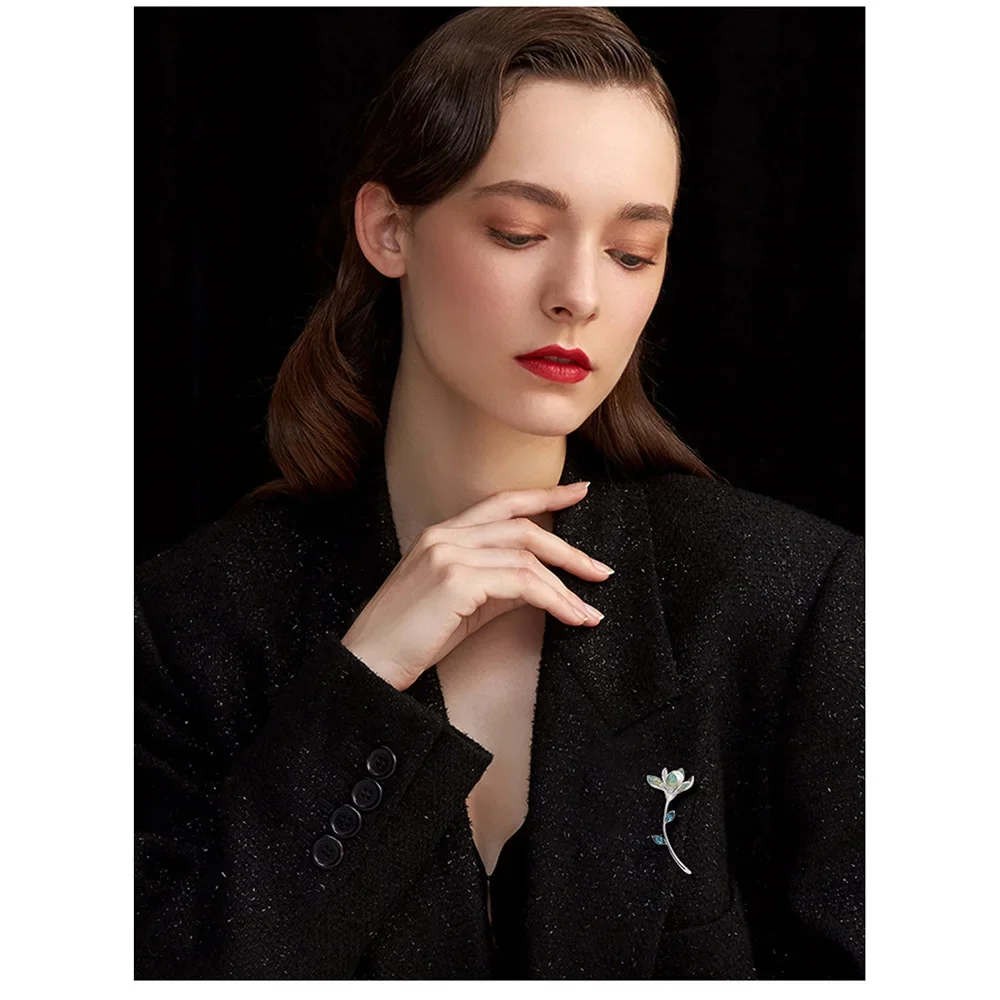 Exquisite Flower High-end Women's High-end Luxury Niche Classic Hollow Design Suit Coat Pin Decoration Office Party Accessories