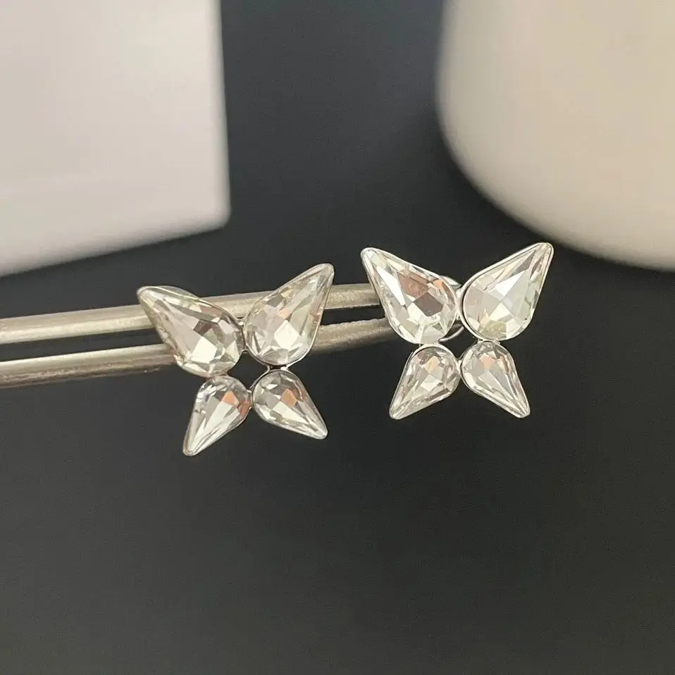 

Earrings Fashion Temperament Light Luxury Butterfly Small Stud Earring Piercing Aretes De Mujer Pendientes Brincos Boucles