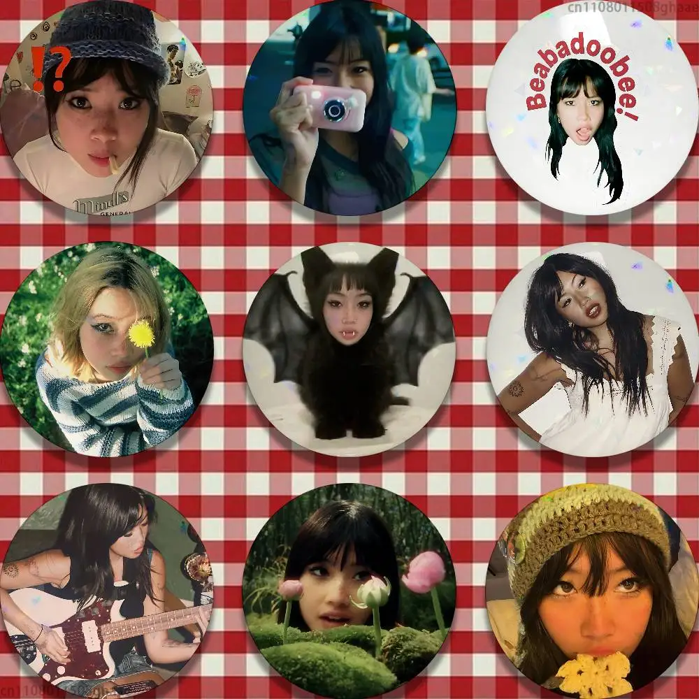 

Beatopia Beabadoobee 58mm Icon Badge Handmade Tinplate Brooch for Backpack Clothes Chest Ornament Gifts