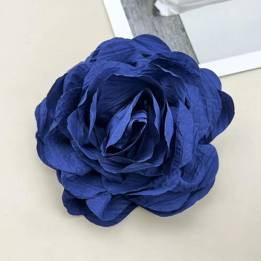 Broche de flores rosas multicapa de 16CM para mujer, ramillete de traje de tela, Pin de abrigo de suéter para Sesión de boda, revista exagerada, nuevo